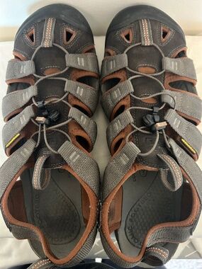 KEEN Clearwater CNX Waterproof Water Sandals Raven Tortoise Men's Size 10